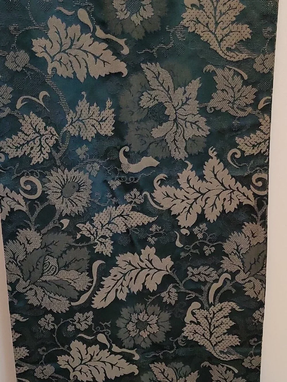 Wedgwood England 1759 Floral Damask  Lined Table Runner Green 86x16